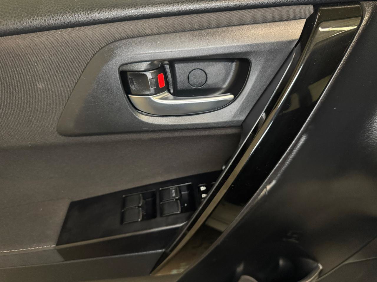 Used 2017 Toyota Corolla iM FWD image 18
