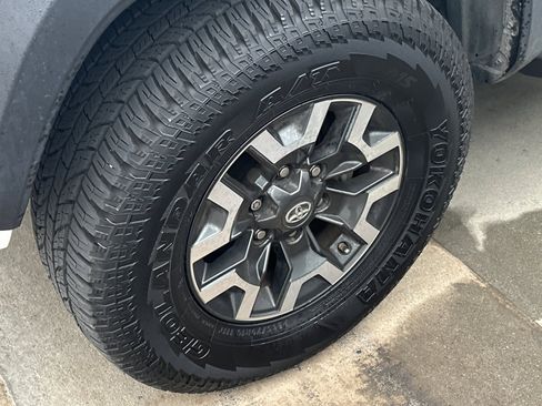 Used 2020 Toyota Tacoma TRD Off-Road image 8