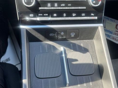 Used 2025 Hyundai Santa Fe SE AWD/4WD image 14