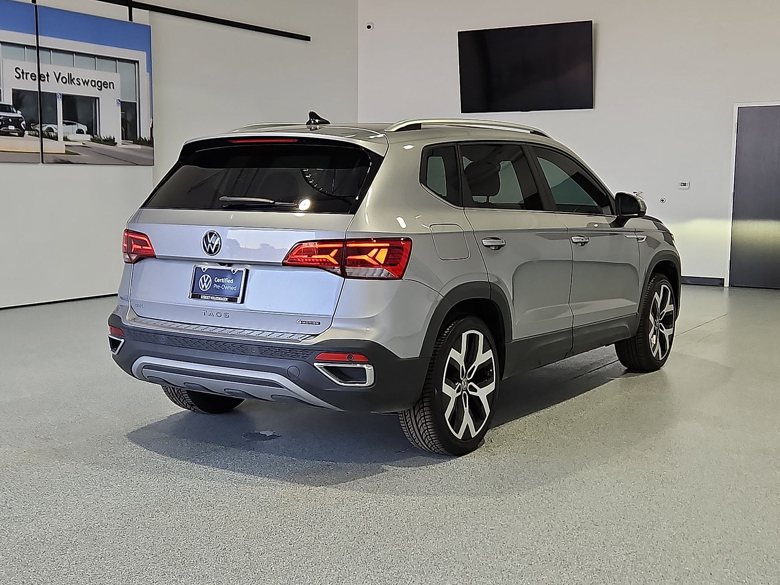 Certified 2023 Volkswagen Taos SEL AWD/4WD image 8
