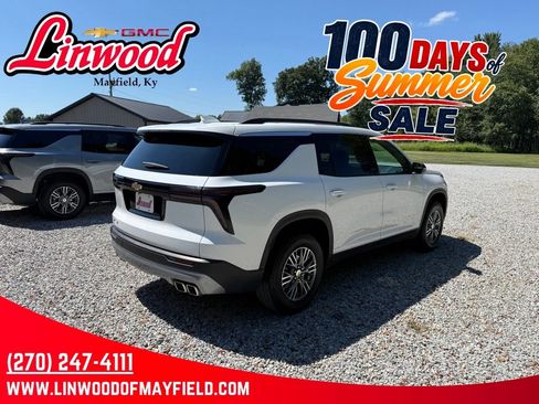 Used 2026 Chevrolet Traverse LT FWD image 2