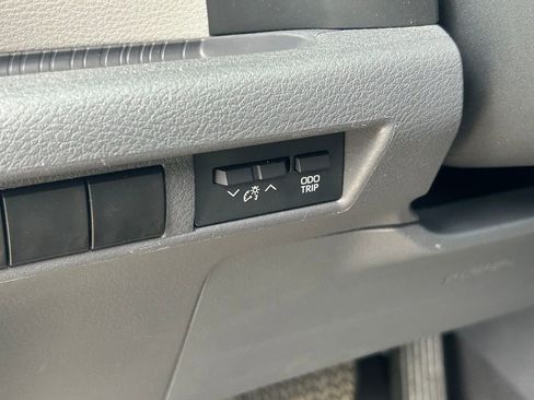 Used 2023 Toyota Sienna Limited AWD/4WD image 34