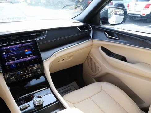 Used 2025 Jeep Grand Cherokee L Limited w/ Luxury Tech Group II image 26