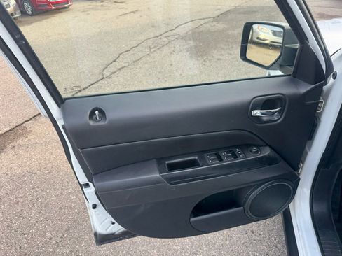 Used 2015 Jeep Patriot Sport image 14