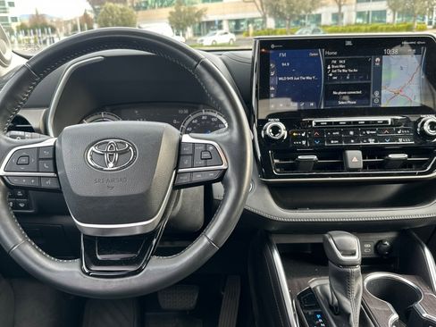 Used 2022 Toyota Highlander Limited image 16