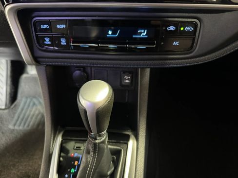 Used 2019 Toyota Corolla SE w/ SE Premium Package FWD image 21