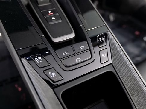 Certified 2025 Porsche 911 Carrera image 26