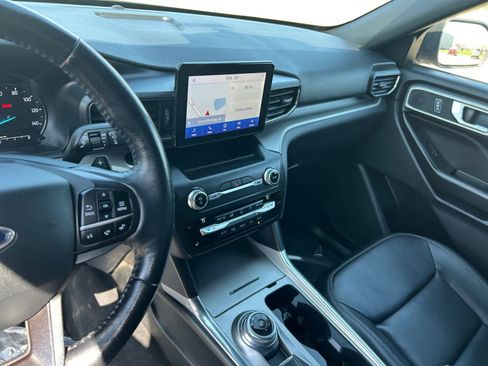 Used 2020 Ford Explorer XLT w/ Equipment Group 202A AWD/4WD image 12