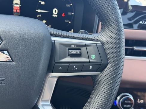 New 2025 Mitsubishi Outlander SEL image 24