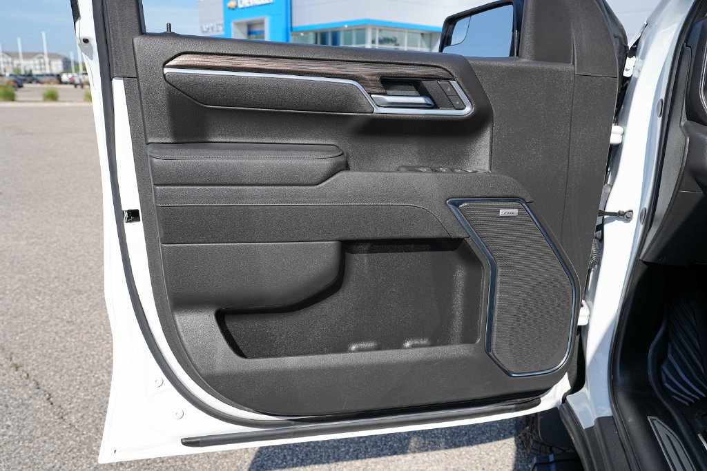 Used 2025 Chevrolet Silverado 1500 LT Trail Boss w/ Convenience Package II AWD/4WD image 26