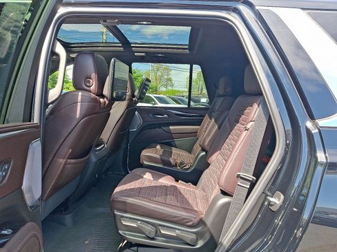 Certified 2024 Cadillac Escalade Premium Luxury Platinum AWD/4WD image 23