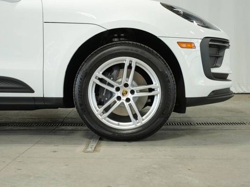 Certified 2025 Porsche Macan image 40