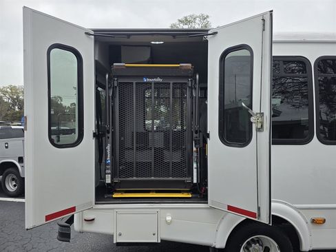 Used 2016 Chevrolet Express 3500 w/ Shuttle Bus Package RWD image 9