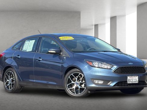 Used 2018 Ford Focus SEL FWD image 2