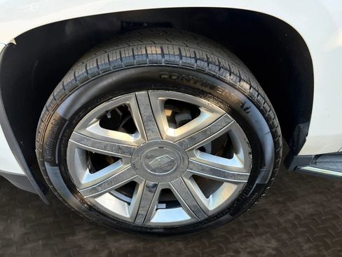 Used 2018 Cadillac Escalade Luxury AWD/4WD image 37