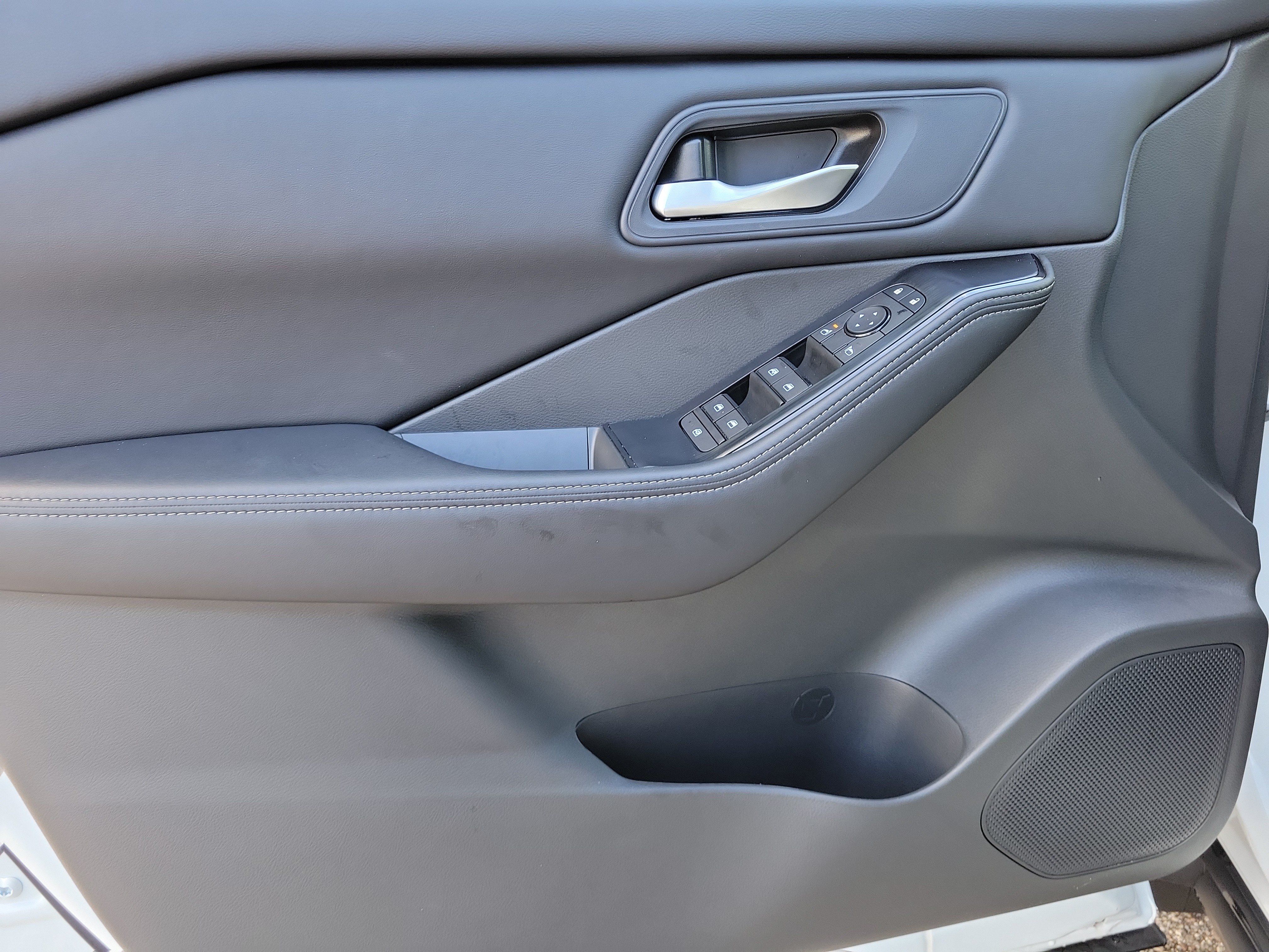 Certified 2026 Nissan Rogue SV w/ Cold Weather Package FWD image 15