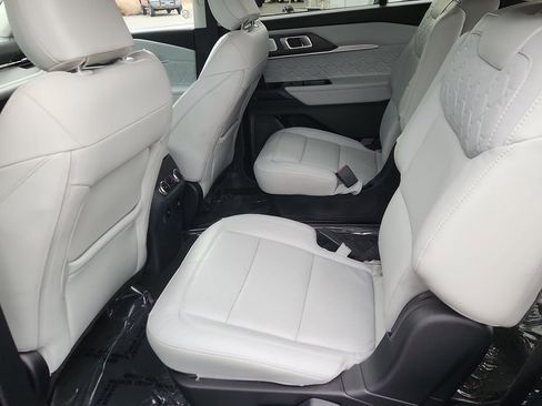 Used 2025 Ford Explorer Platinum w/ LUX Leather Package image 10