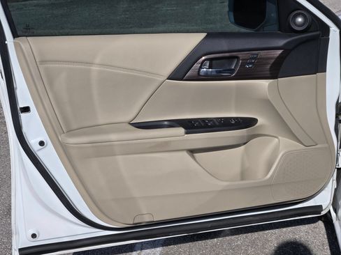 Used 2017 Honda Accord EX-L image 10