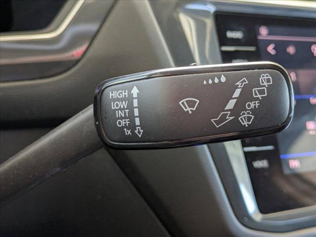 Used 2023 Volkswagen Tiguan SE w/ Panoramic Sunroof Package FWD image 7