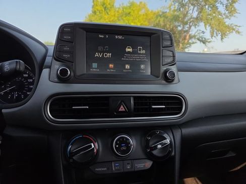 Used 2020 Hyundai Kona SE AWD/4WD image 25