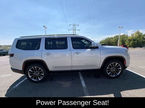 Used 2022 Jeep Wagoneer Series III w/ Premium Group I AWD/4WD image 7