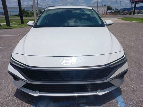 Used 2025 Hyundai Elantra SE FWD image 8