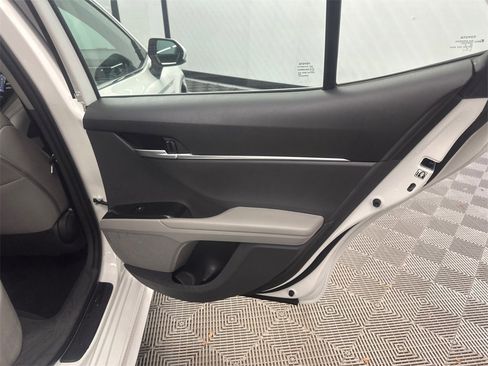 Used 2019 Toyota Camry SE image 17