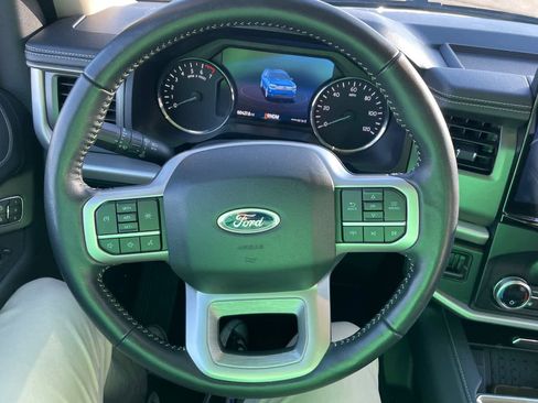 Used 2024 Ford Expedition XLT image 14