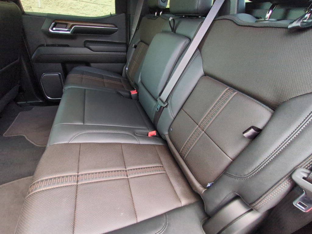 Used 2024 Chevrolet Silverado 1500 High Country w/ Technology Package AWD/4WD image 22