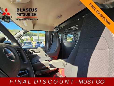 Used 2023 GMC Savana 2500 w/ Driver Convenience Package image 12