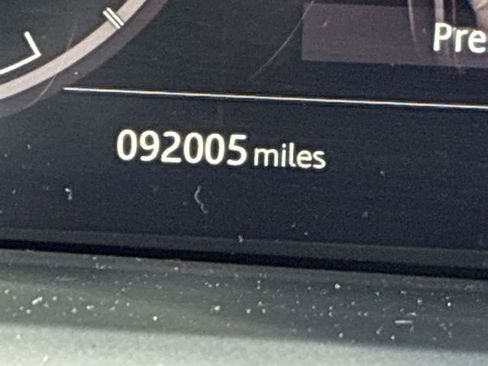 Used 2018 Land Rover Discovery HSE Luxury image 8