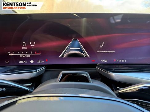 Used 2025 Cadillac Escalade ESV Sport image 18