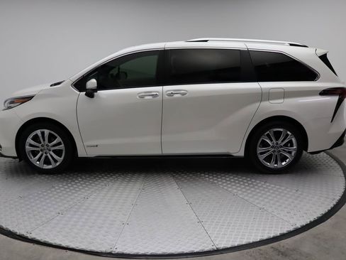 Certified 2021 Toyota Sienna Platinum image 12