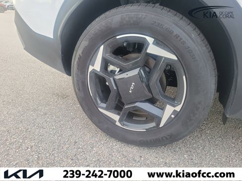 Certified 2026 Kia Sportage EX w/ EX Panorama Roof Package FWD image 9