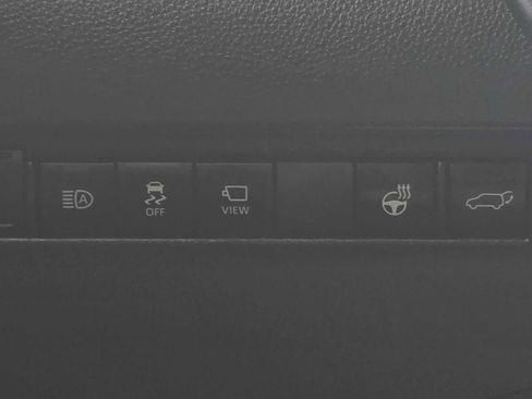 Used 2021 Toyota Venza Limited image 21