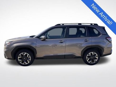 Used 2025 Subaru Forester Premium image 4