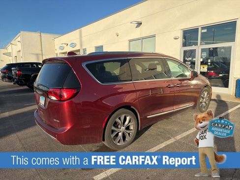 Used 2017 Chrysler Pacifica Limited image 2