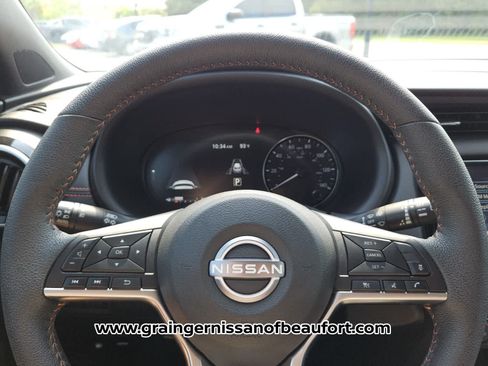Used 2024 Nissan Kicks SR w/ SR Premium Package FWD image 11