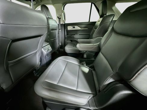 Used 2025 Ford Explorer Active w/ Active Comfort Package RWD image 27