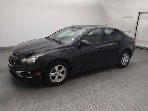 Used 2015 Chevrolet Cruze LS FWD image 2