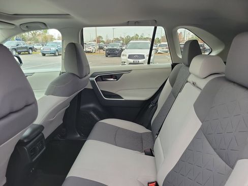 Used 2021 Toyota RAV4 XLE image 9