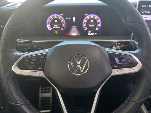 Used 2025 Volkswagen Tiguan SE R-Line AWD/4WD image 25