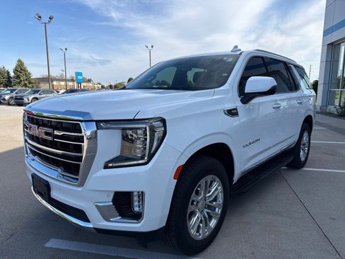 Used 2024 GMC Yukon SLT w/ SLT Luxury Package AWD/4WD image 7