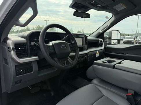 New 2025 Ford F250 XL w/ XL Chrome Package AWD/4WD image 10