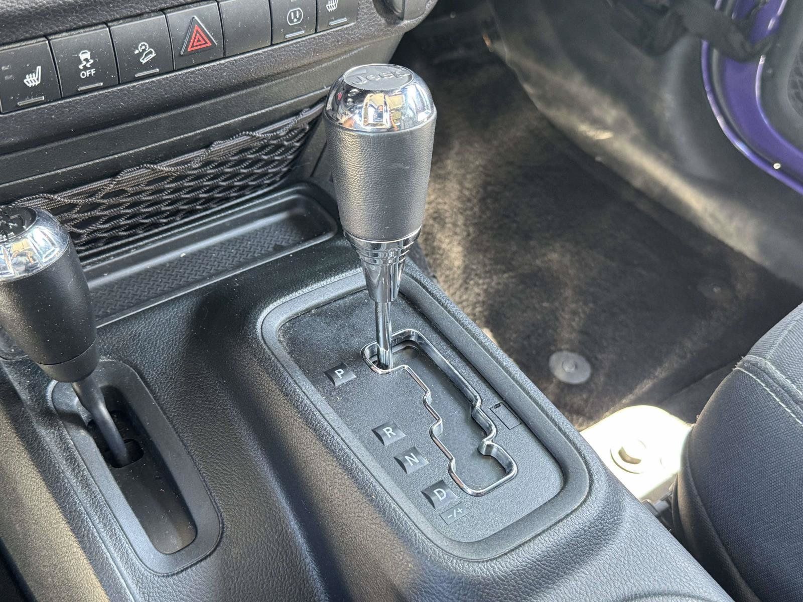 Used 2018 Jeep Wrangler Unlimited Rubicon w/ Connectivity Group AWD/4WD image 8