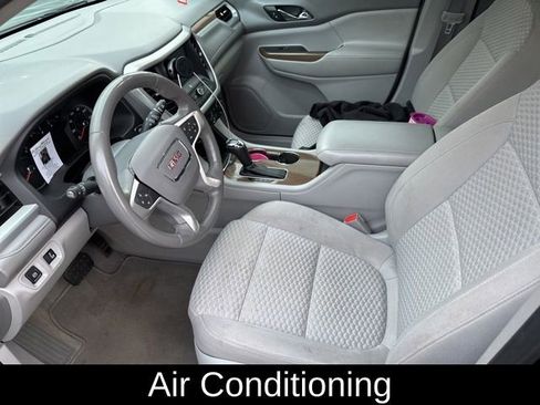 Used 2017 GMC Acadia SLE image 7