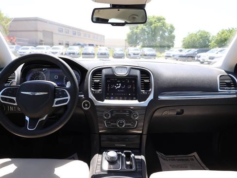 Used 2022 Chrysler 300 Touring L AWD/4WD image 14