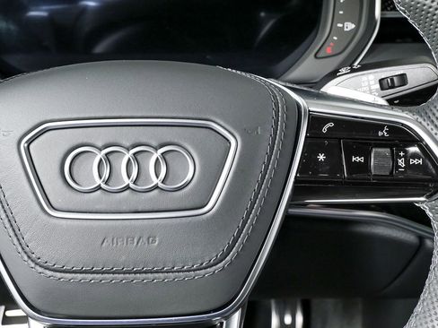 Used 2025 Audi S8 image 9