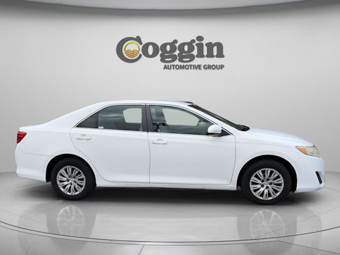 Used 2012 Toyota Camry L image 5