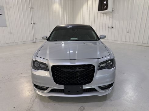 Used 2021 Chrysler 300 Touring L image 8
